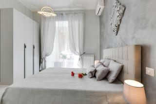 Louise at Colosseum - Rom - 8