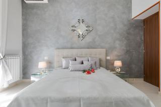 Louise at Colosseum - Rome - 9