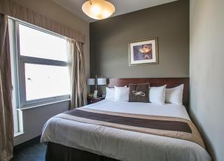 Pointe Plaza Hotel - Brooklyn - 1