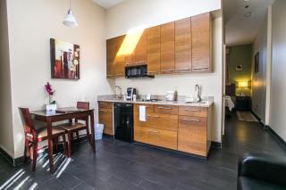 Pointe Plaza Hotel - Brooklyn - 2