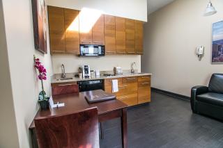 Pointe Plaza Hotel - 6