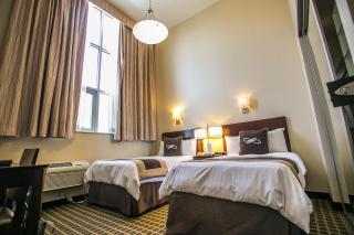 Pointe Plaza Hotel - Brooklyn - 4