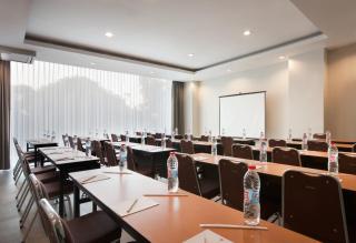 Amaris Hotel Darmo Surabaya - 2