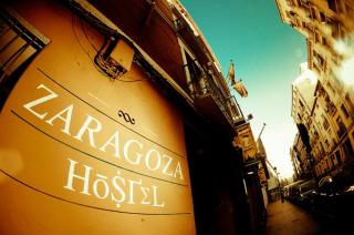 Be Zaragoza Hostel - Saragozza - 0