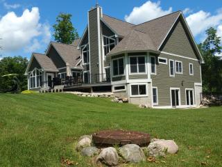 Elegant 2 King Bedrooms Apartment - 4 guest maximum and2 night minimum - Traverse City - 5