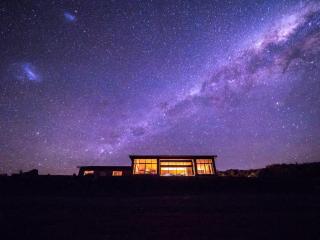 Isolation Bay - Lake Tekapo - 0