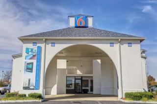 Motel 6-Dickson, TN - Dickson - 9
