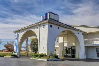 Motel 6-Dickson, TN - Dickson - 0