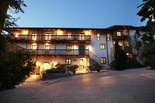 Boutique Hotel Dvor - Dobrovo - 4