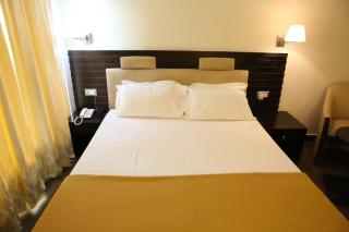 Hotel La Castle - Chennai - 1