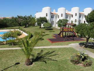 Apt com piscina em Alporchinhos - Lagoa - 9