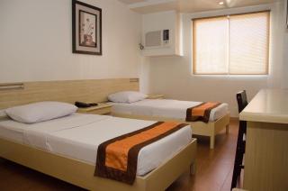 M Suites Hotel - Manila - 8
