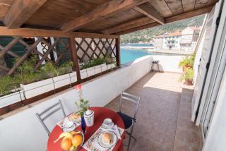 Apartments On the Beach - Komiža - 4