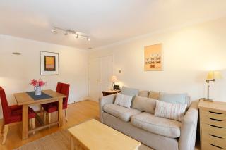 Cozy apartment with parking & patio - Londra - 7
