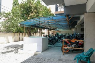 RedDoorz Plus near Ciputra World Kuningan 2 - 5