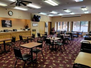 Rushmore Express & Suites - 5