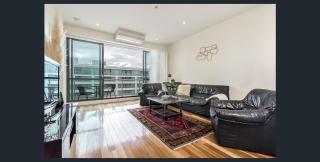 Waterfront (Yarra St) by Gold Star Stays - 3