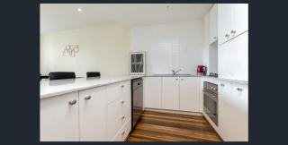 Waterfront (Yarra St) by Gold Star Stays - Geelong - 6
