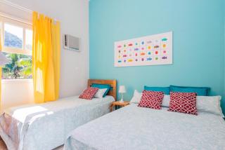 BHaus Juqueí - Beach House com 2 quartos - Cama King - Quintal com Churrasqueira Privativa - Piscina - 2 vagas - Condomínio com 8 casas - 600m da Praia - Não possui roupa de cama e banho - 4