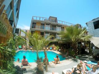 Banana's Adventure Hostel - 4