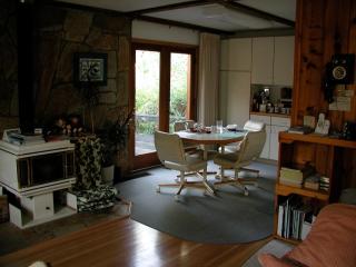 Alaska Chalet Bed & Breakfast - Eagle River - 4