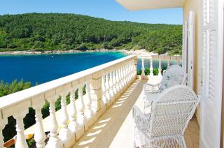 Waterfront villa with pool - 3