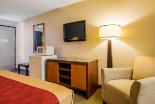 Econo Lodge Inn & Suites Conference Center Dublin - 5