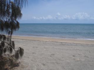 Beachside Holiday Units - Bowen - 3