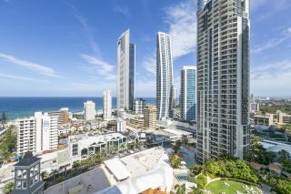 Chevron Renaissance - HR Surfers Paradise - Gold Coast - 8
