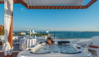 Oasis Beach Hotel - 9