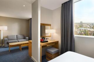 Ramada Hotel & Suites by Wyndham Coventry - Coventry - 7