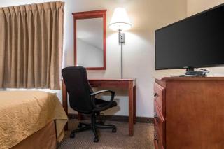 Baymont by Wyndham Port Wentworth - 1