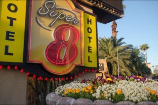 Super 8 by Wyndham Las Vegas North Strip/Fremont St. Area - Las Vegas - 4