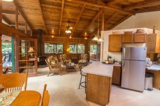Hale Mauna Loa Upper Level with shared Hot Tub - Volcano - 4