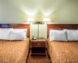 Rodeway Inn - 4