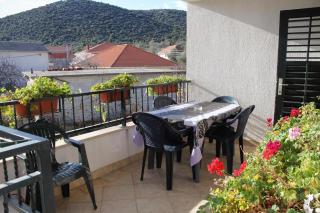 Family friendly seaside apartments Vinisce, Trogir - 5946 - 9