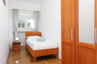 Apartments and rooms with parking space Split - 11623 - 2