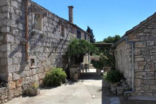 Apartments with parking space Zrnovo, Korcula - 9239 - 1