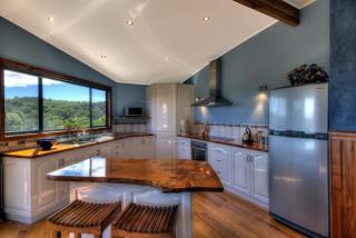 Mayakitana ~ Overlooking the golf course - Coles Bay - 8