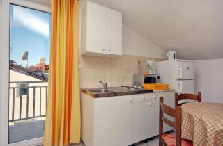 Apartments with a parking space Duce, Omis - 3190 - 2