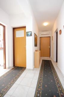 Apartments with a parking space Vis - 8883 - 2