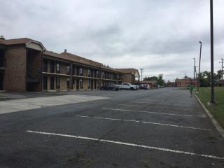 Days Inn by Wyndham King-Winston Salem Area - King - 4
