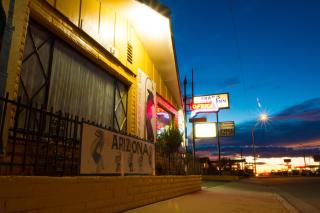 Brad's Desert Inn - 9