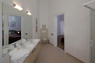 Urban Haven - 3 Beds, 3 Baths, Free Parking, Near Central Market - Budapest - 3
