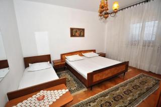 Apartments with parking space Sumpetar, Omis - 950 - 1