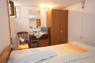 Apartments with a parking space Cres - 7984 - 7