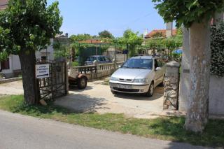 Apartments with a parking space Cres - 7984 - 1