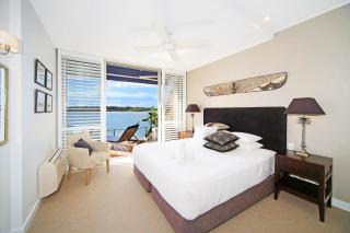 Riverfront Apartment, Perfect Location - 1