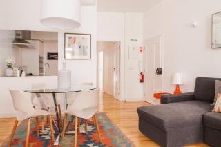 Cozy 1st Floor Flat Central Chiado District With Balconies and AC 19th Century building - Lisbona - 6