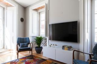 Alfama Sophisticate Flat With Balconies 2Bedrs 2Baths & AC in 19th Century Building Historic Center - Lisboa - 7